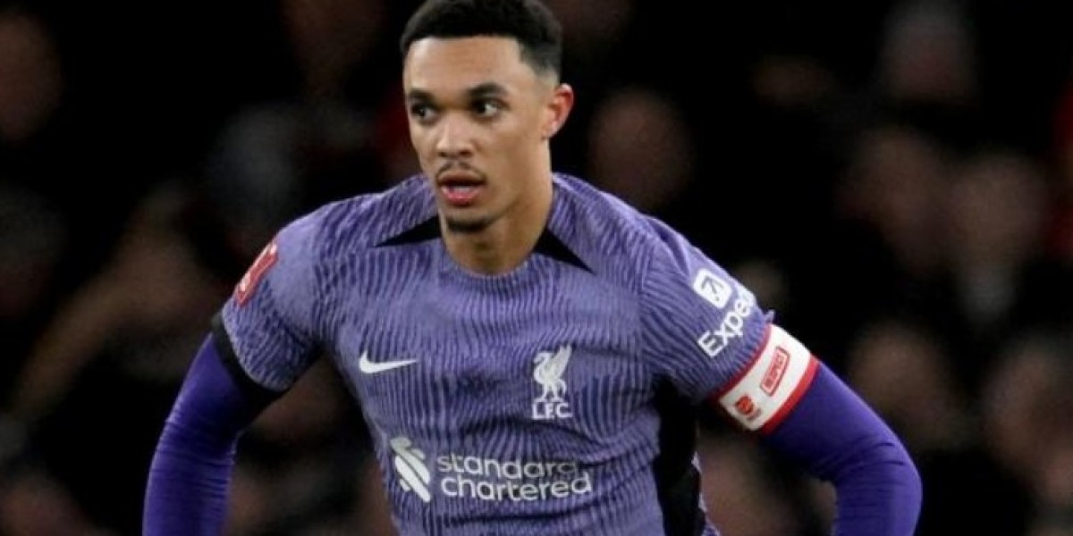 Trent Alexander-Arnold: Liverpool defender out for three weeks with knee injury